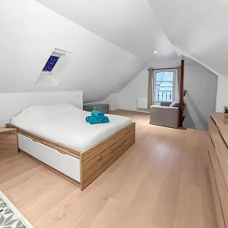 Privée : Jacuzzi + sauna + billard + jeux SO Saint-Quentin  Exterior foto